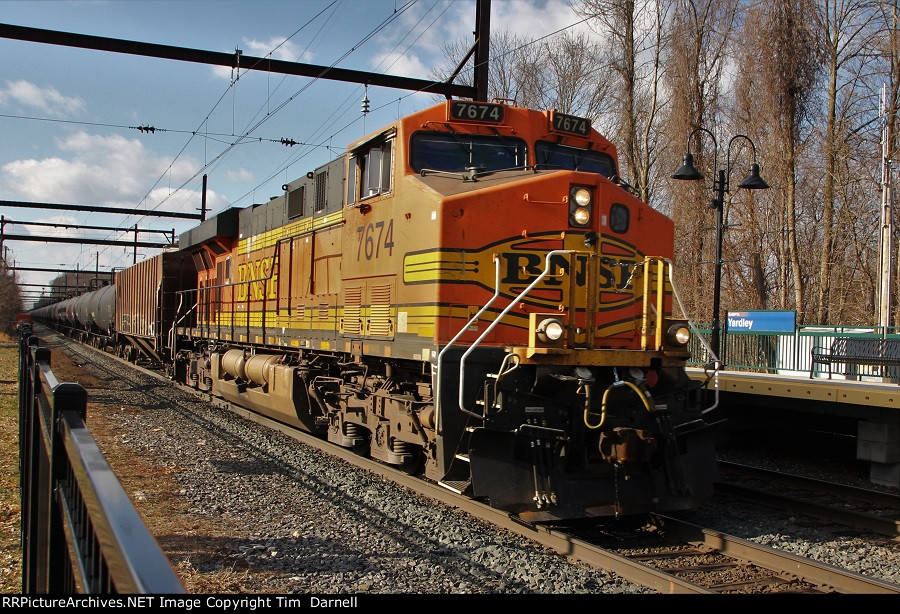 BNSF 7674 leads K623